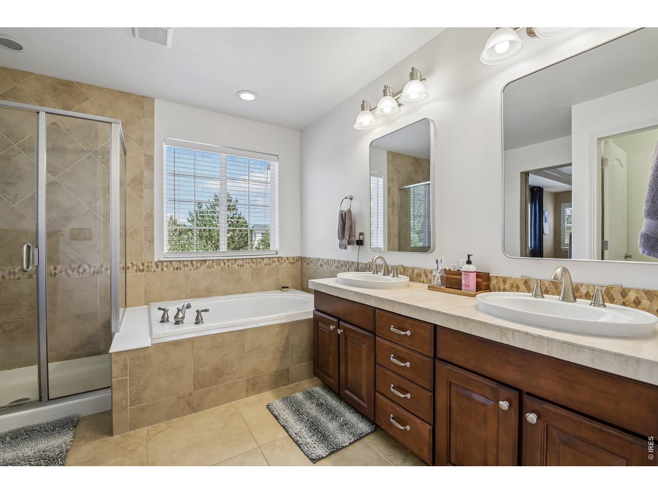 1413 Graham Cir