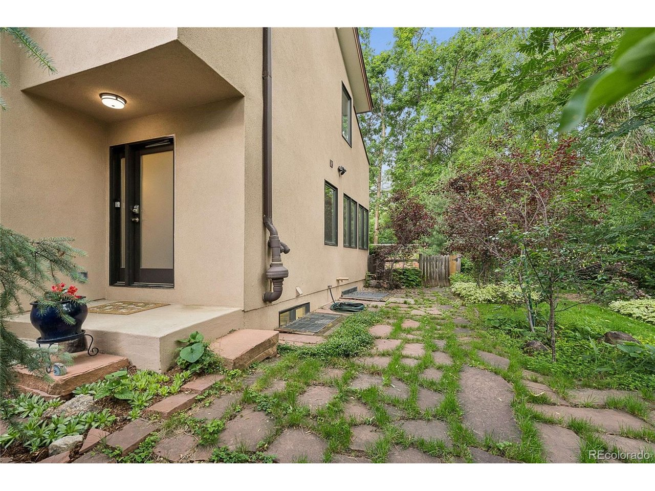 299 Spruce Ct