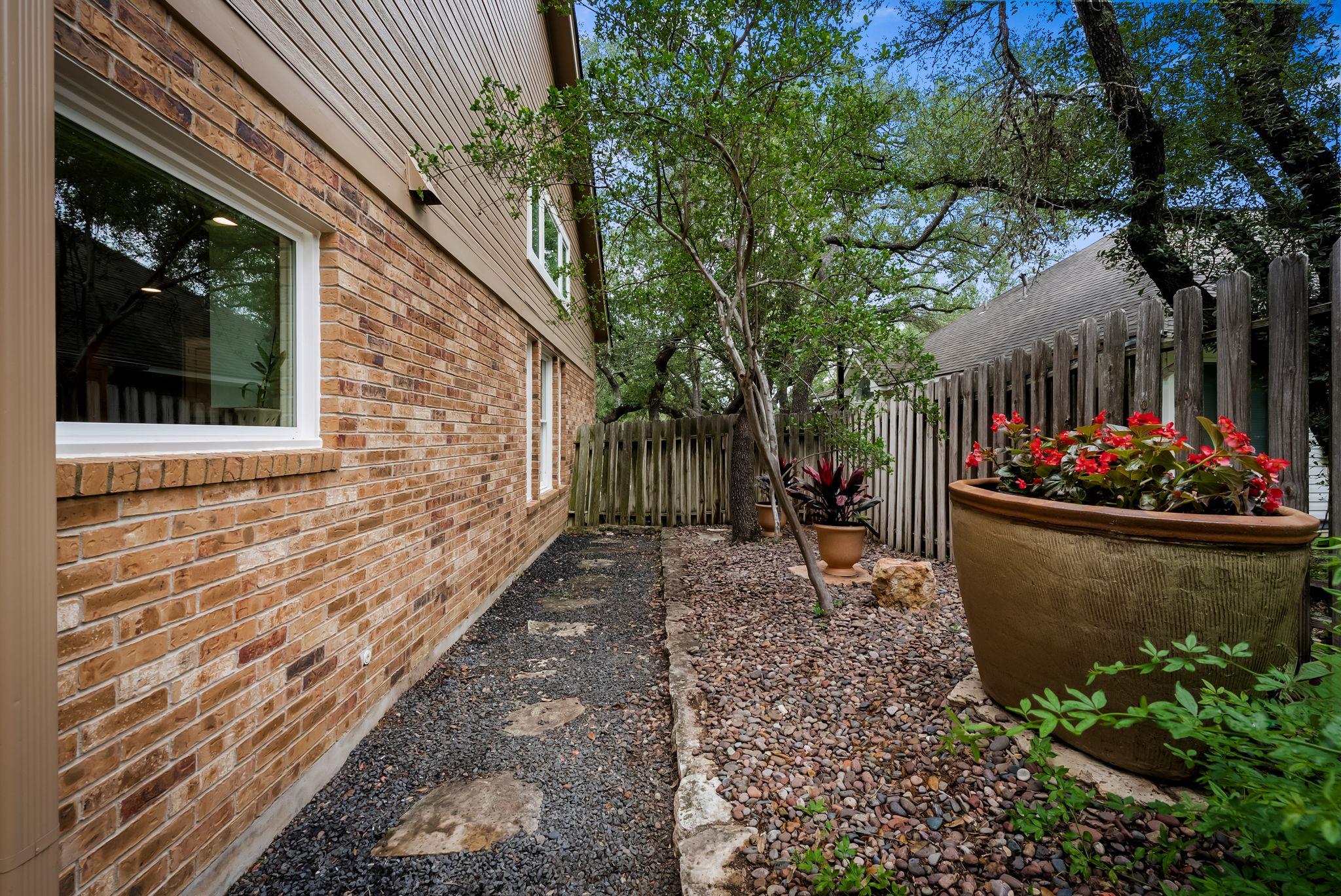 3605 Latimer DR