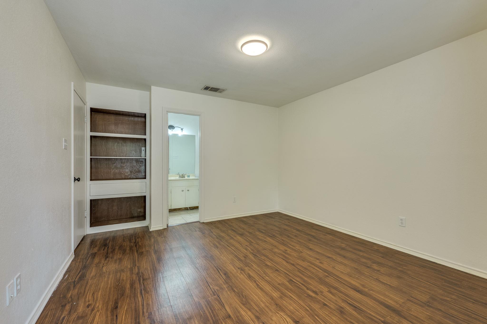 16041 Stoneham CIR