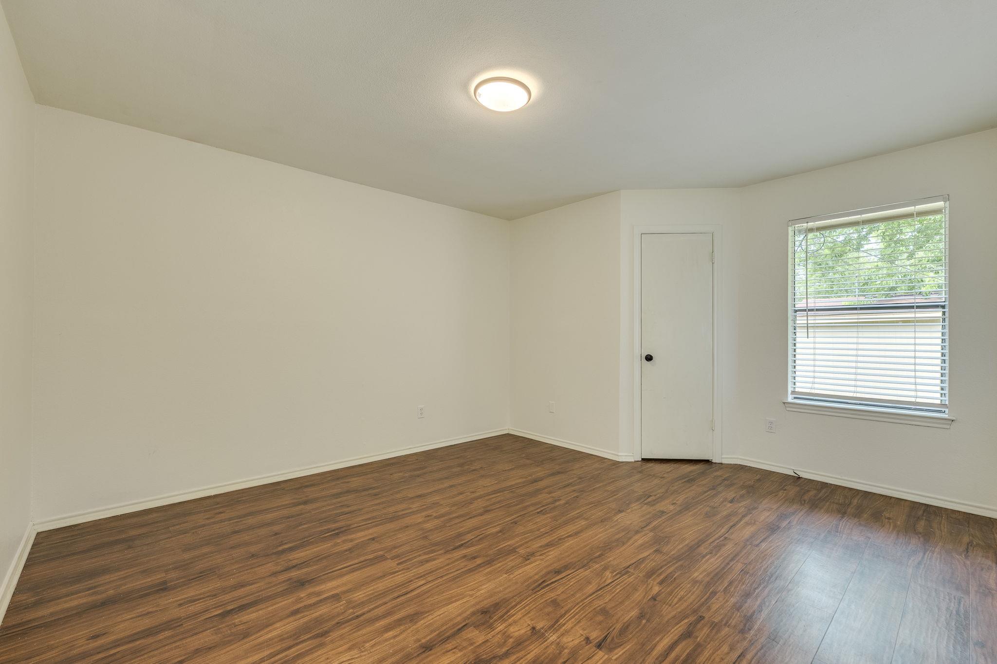 16041 Stoneham CIR