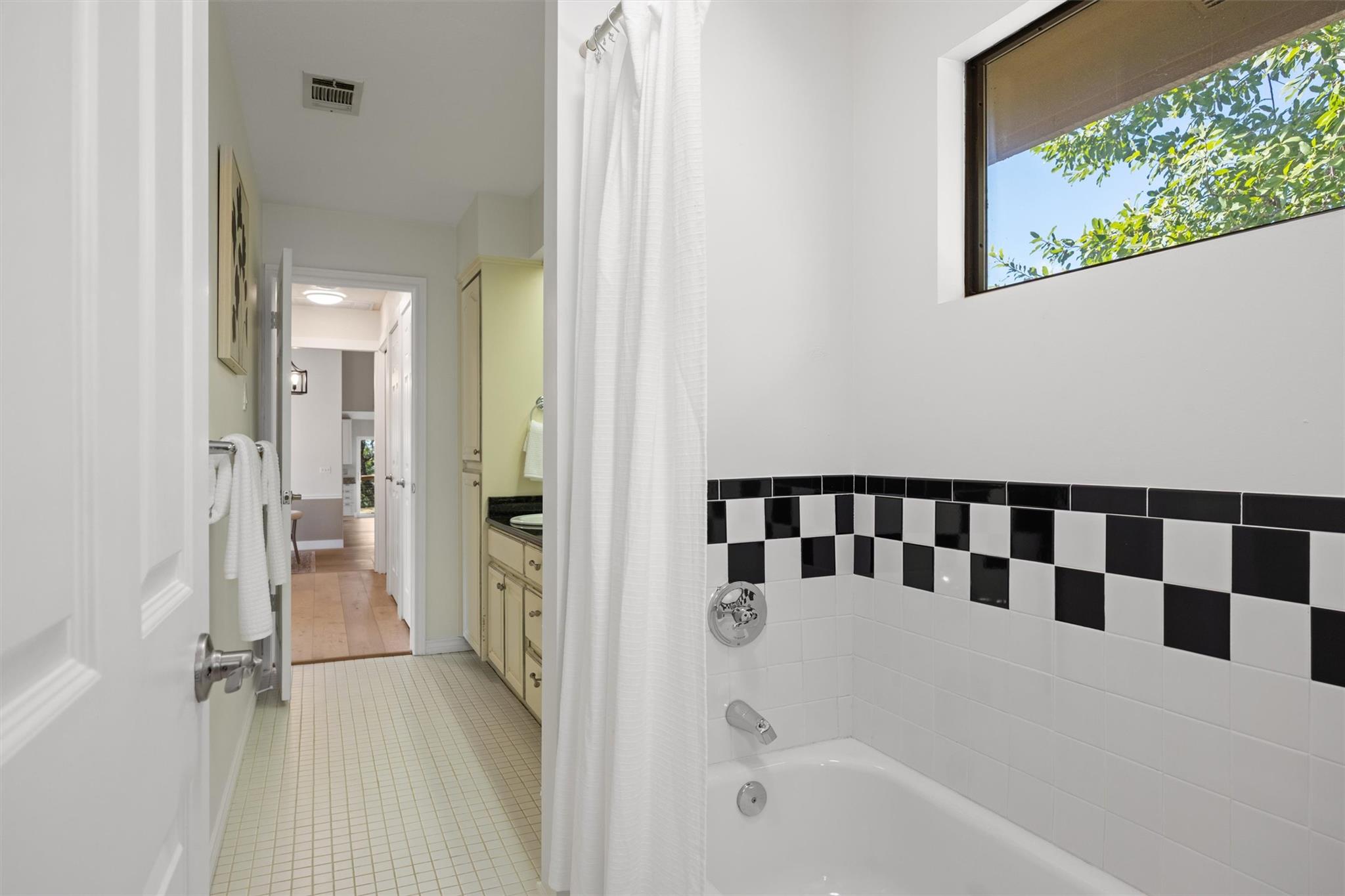 108 Schooner DR, Lakeway