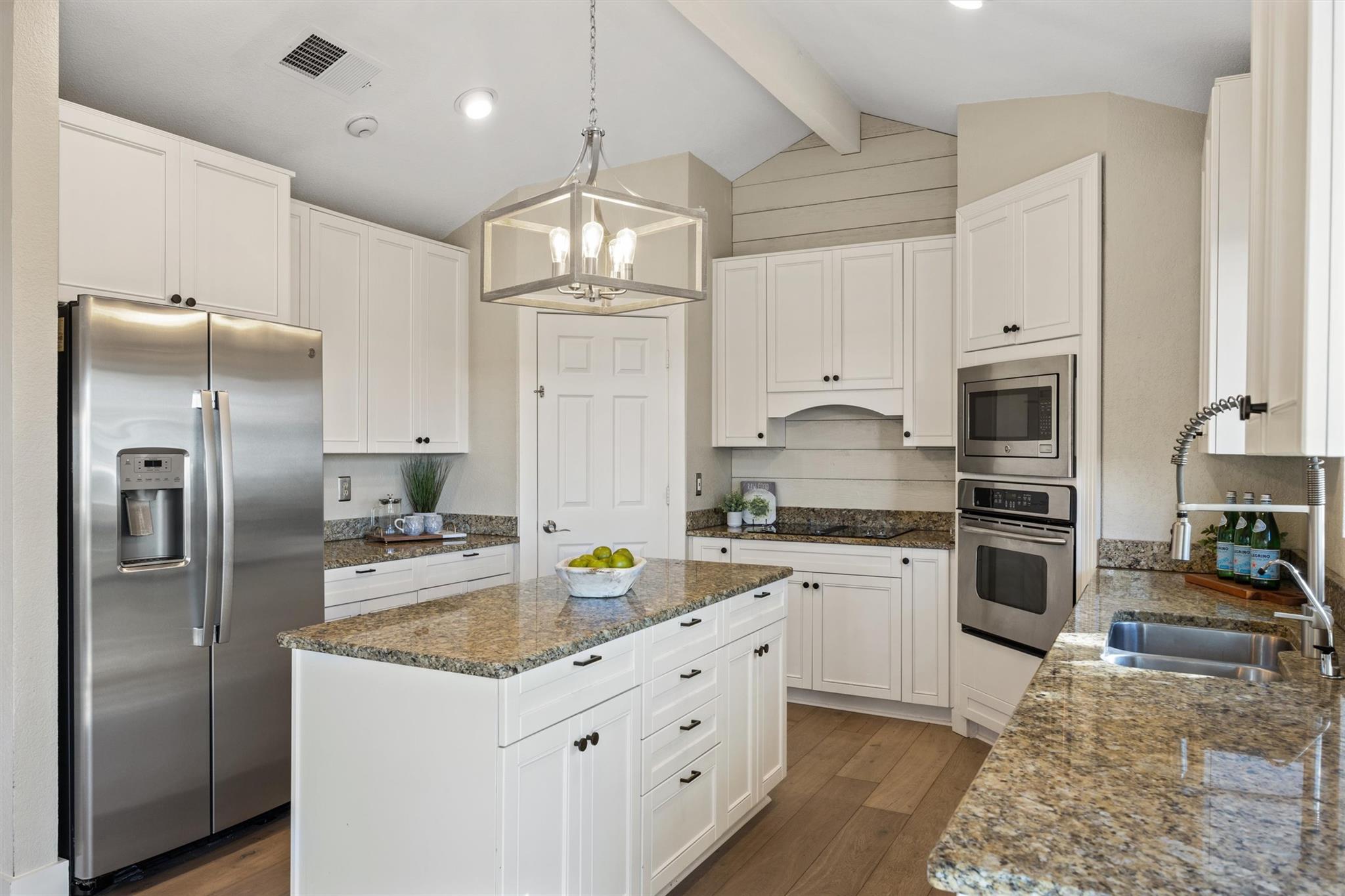 108 Schooner DR, Lakeway