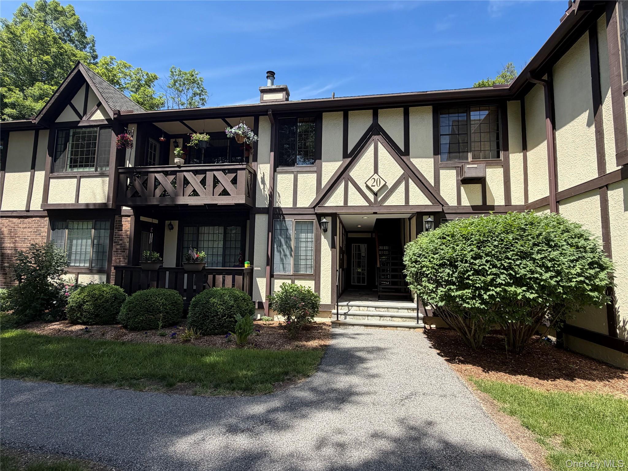 20 Foxwood Drive Unit: 1