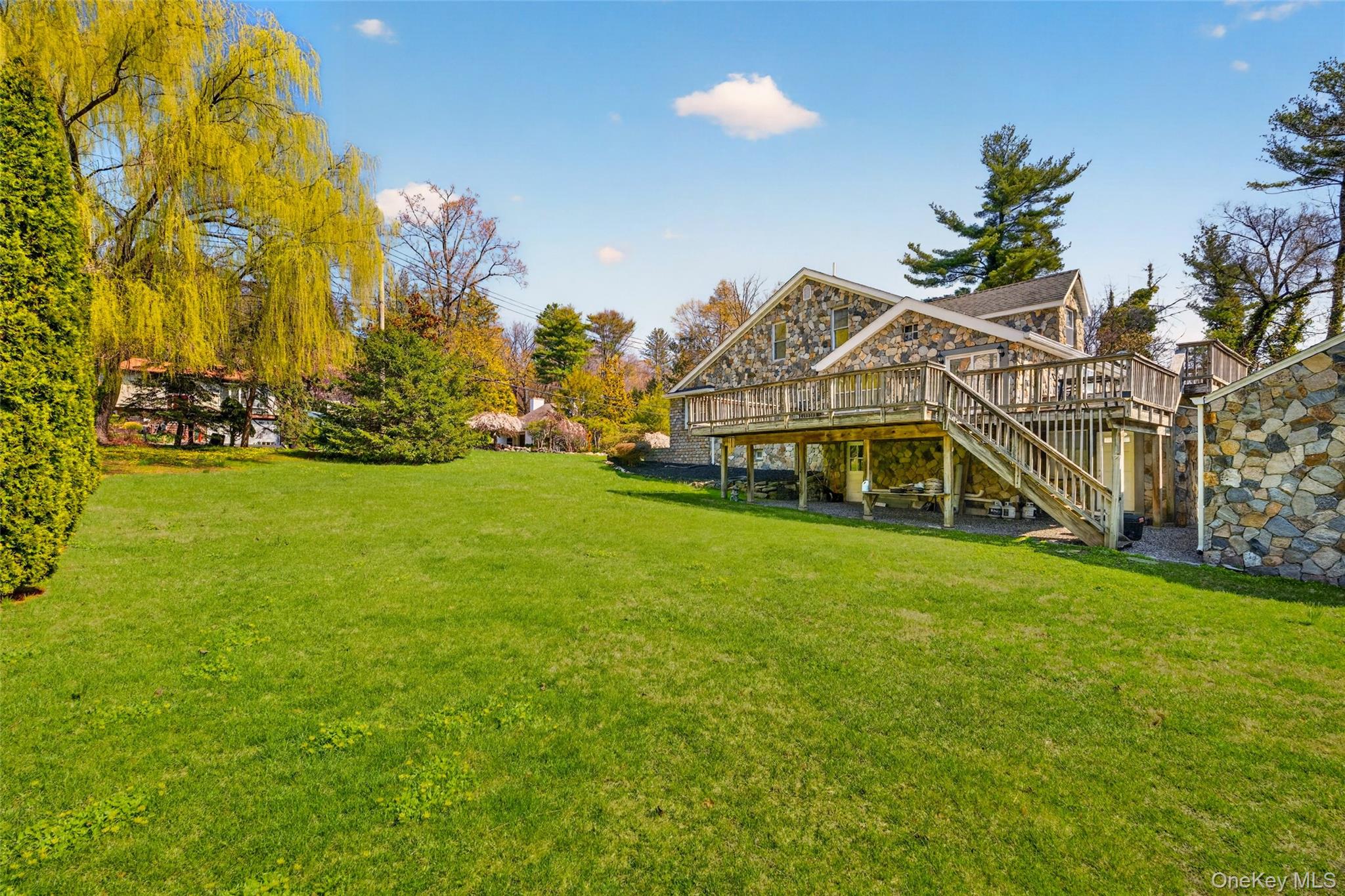 24 Old Knollwood Road