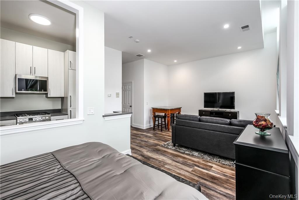 20 Whippoorwill Road E