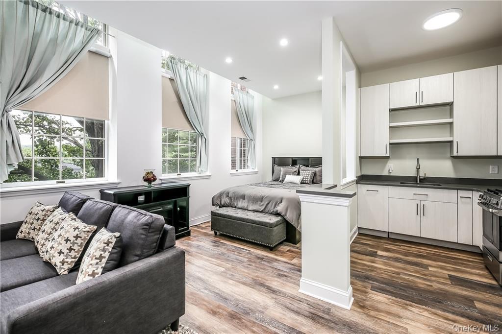 20 Whippoorwill Road E