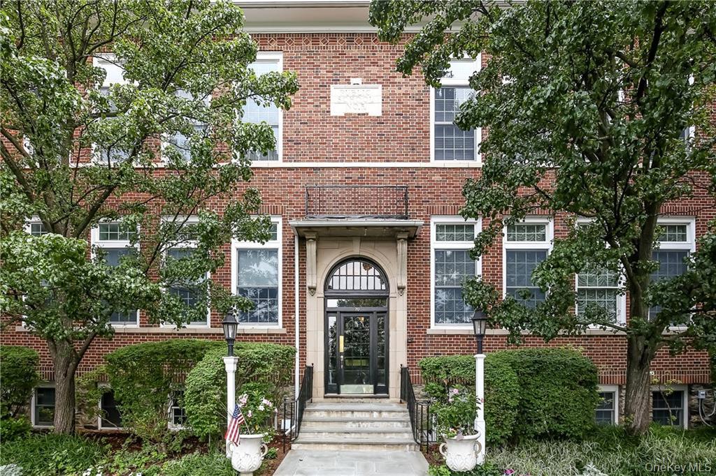 20 Whippoorwill Road E