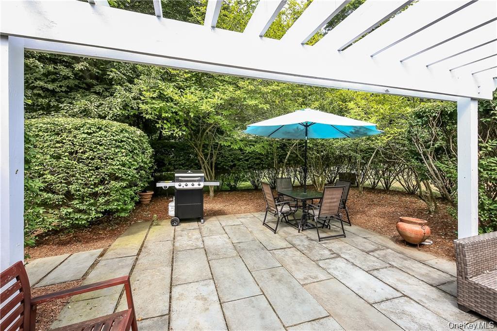 20 Whippoorwill Road E