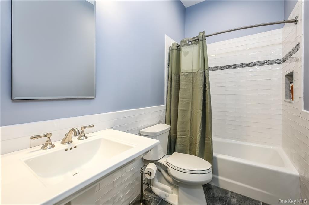 20 Whippoorwill Road E