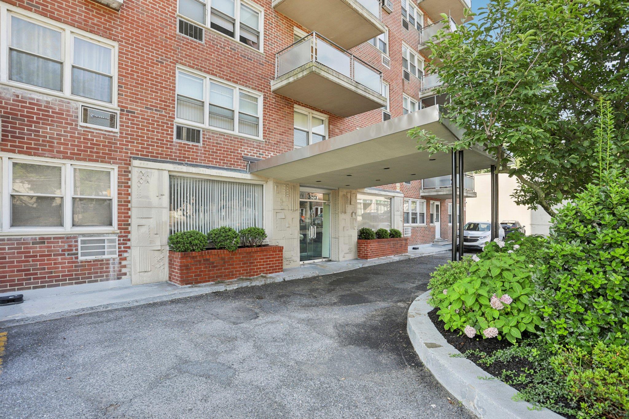 385 Mclean Avenue Unit: 10B