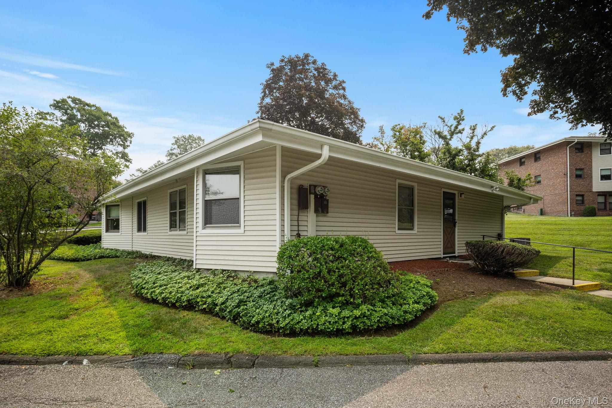 29 Cambridge Court Unit: B