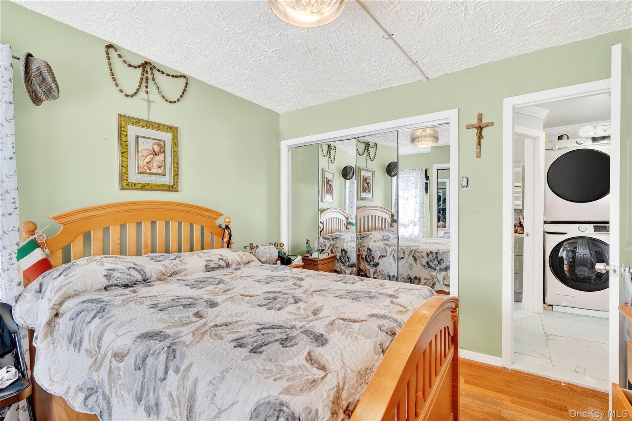 1514 Robertson Place