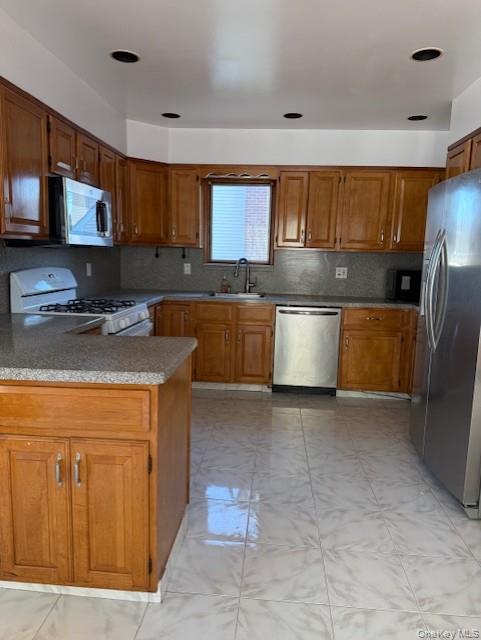 60 Cloverdale Avenue