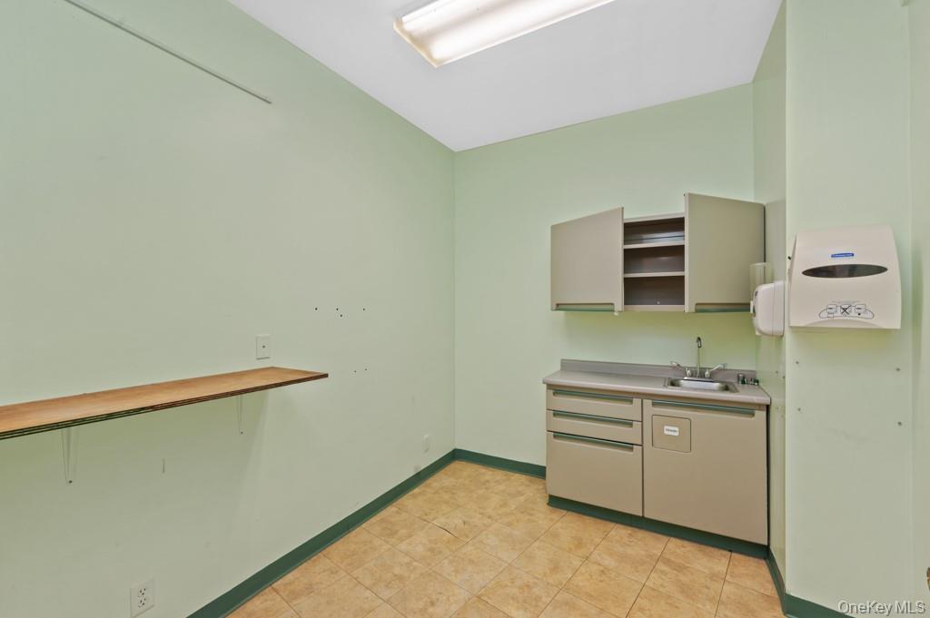 200 S Broadway Unit: 2-1 BLDG 2