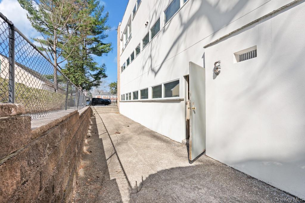 200 S Broadway Unit: 2-1 BLDG 2