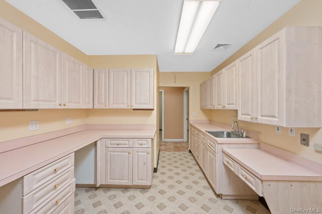 200 S Broadway Unit: 2-1 BLDG 2