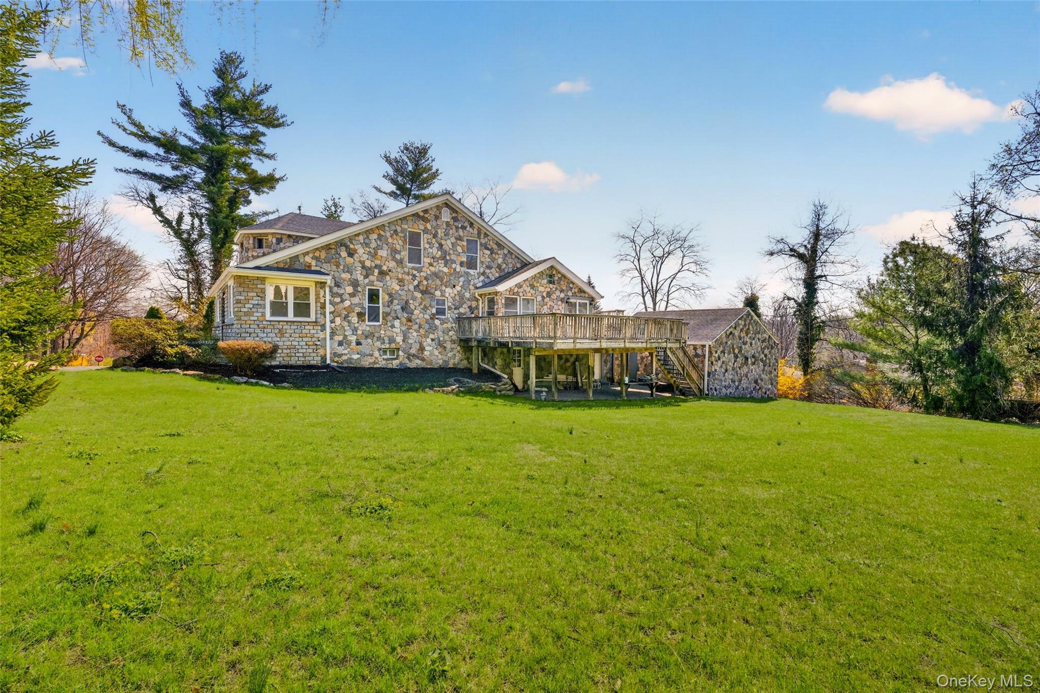 24 Old Knollwood Road