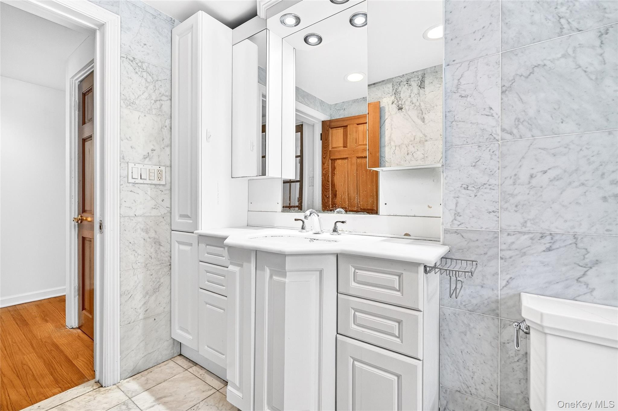 24 Old Knollwood Road