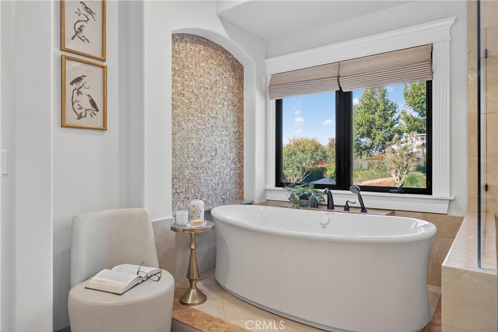 5505 Calle Vista Linda