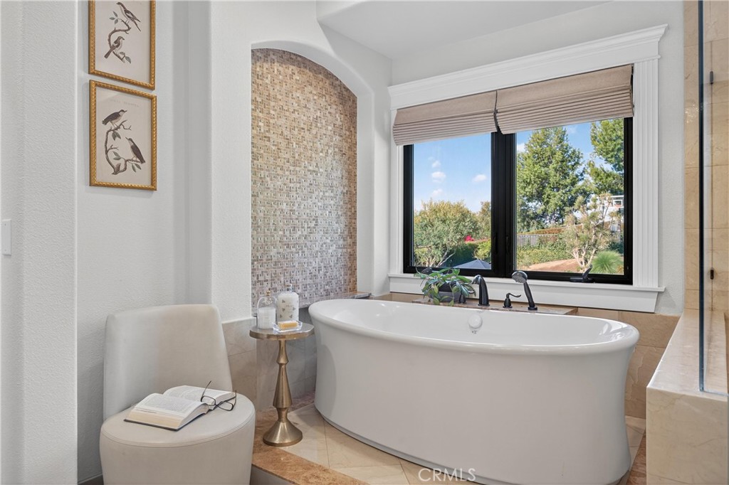 5505 Calle Vista Linda