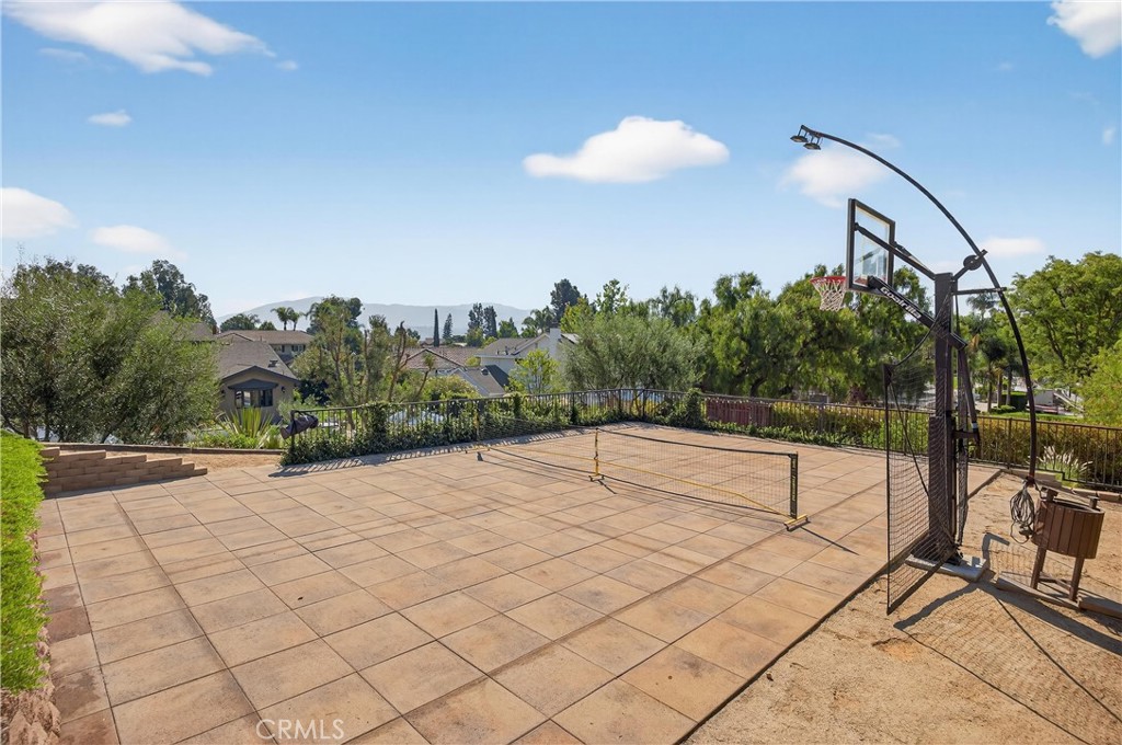 5505 Calle Vista Linda