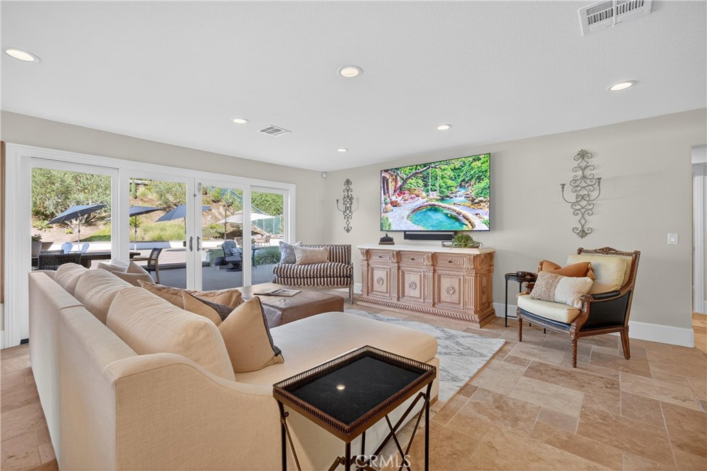 5505 Calle Vista Linda