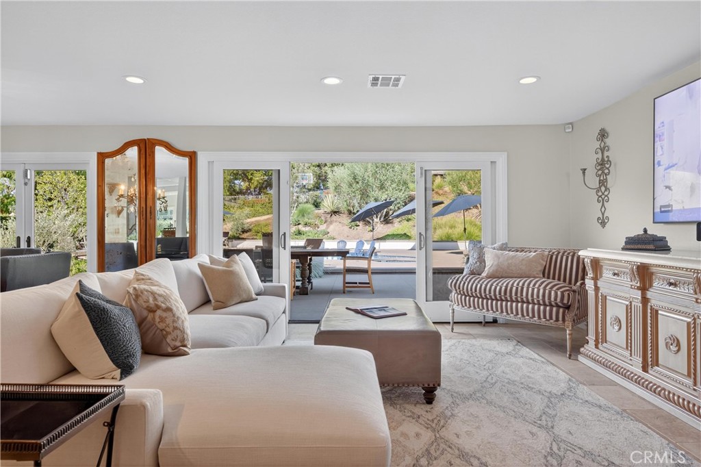 5505 Calle Vista Linda