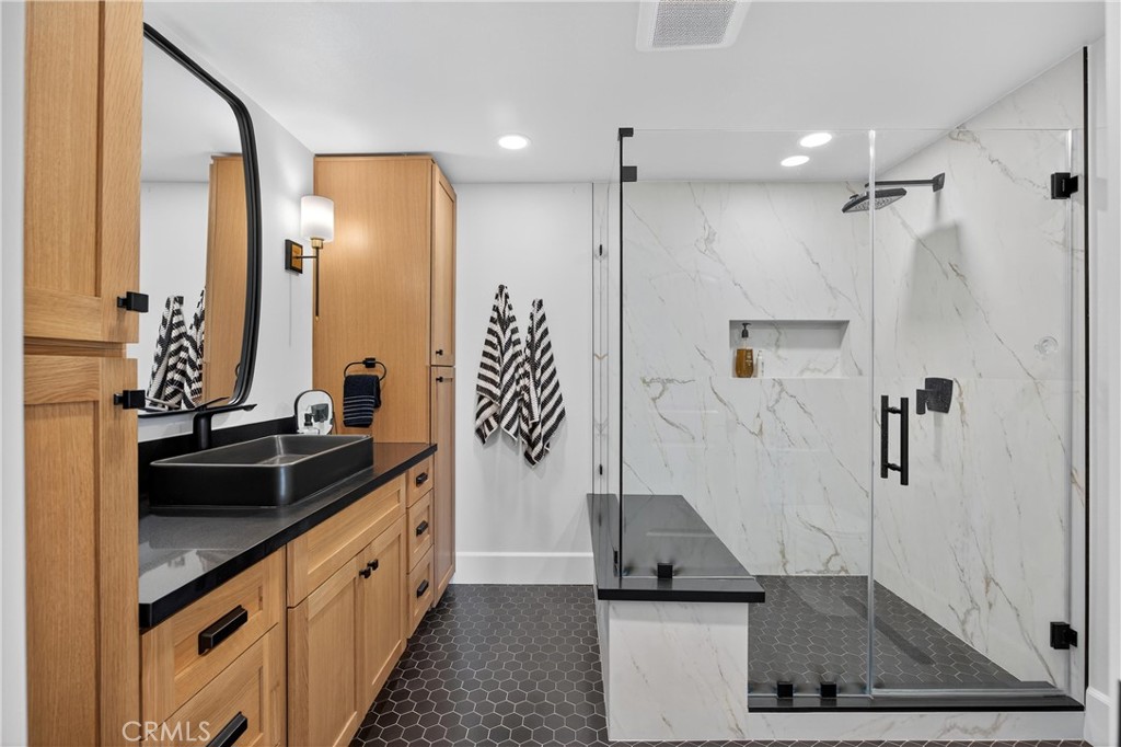 5505 Calle Vista Linda