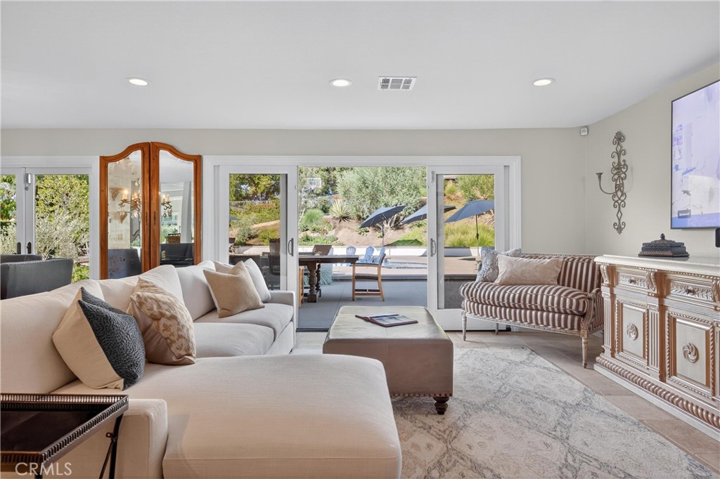 5505 Calle Vista Linda