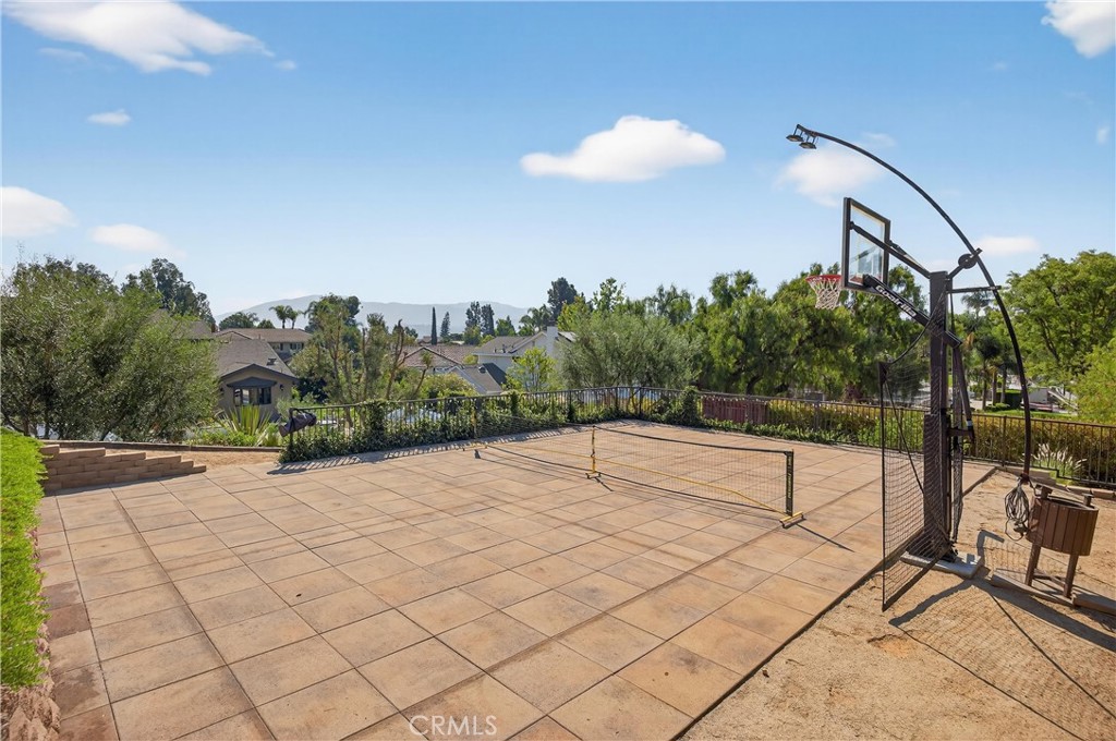 5505 Calle Vista Linda