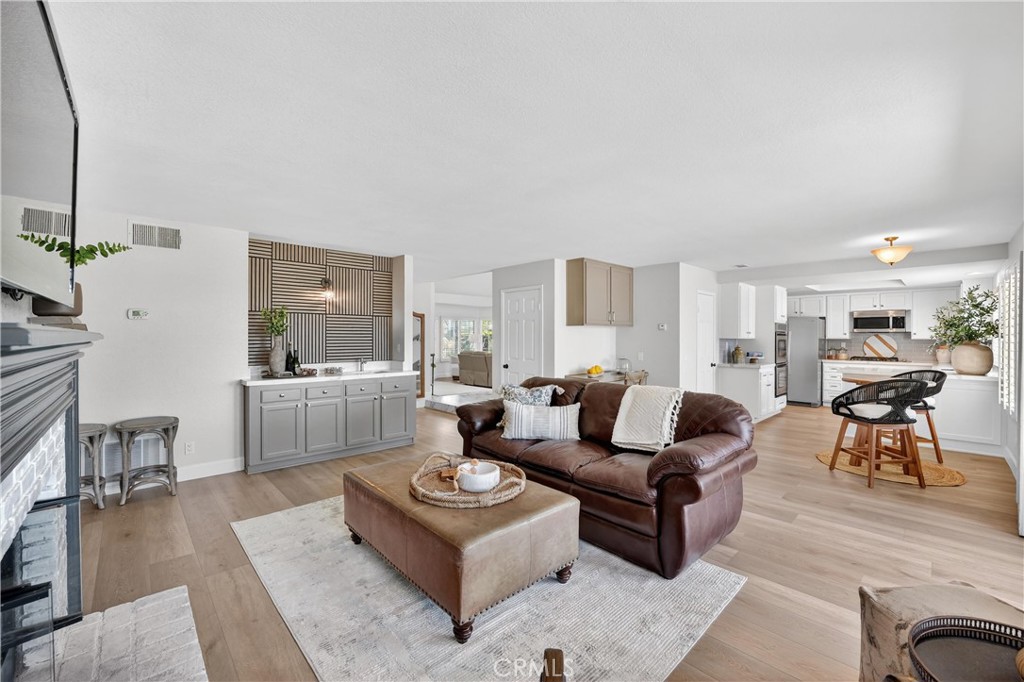 5515 Camino Vista