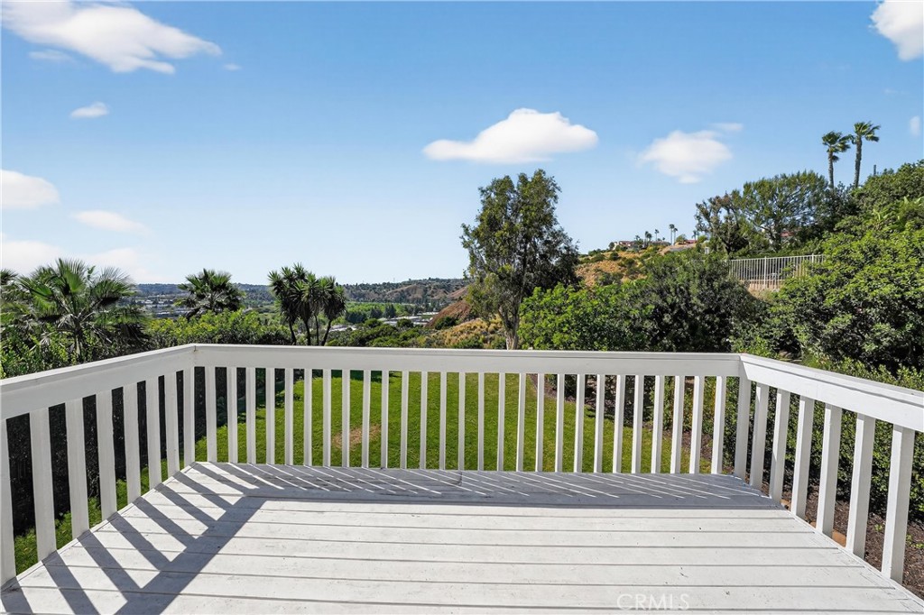 5515 Camino Vista