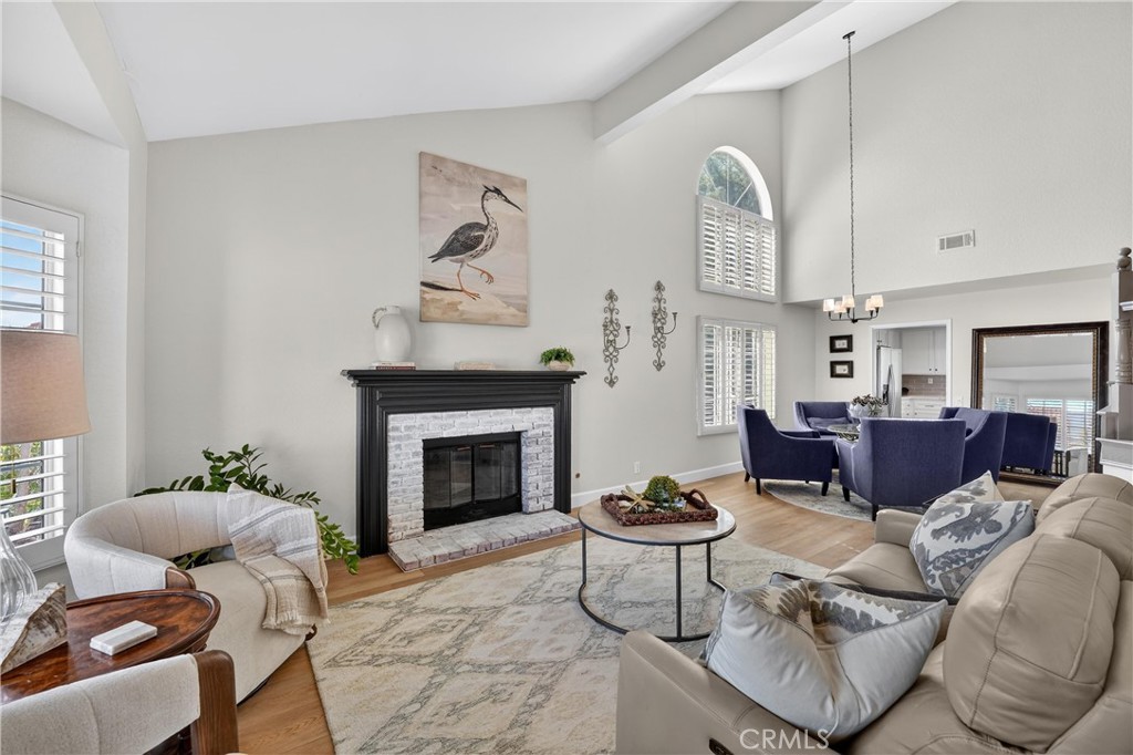 5515 Camino Vista