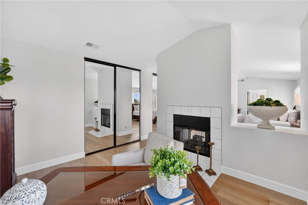 5515 Camino Vista