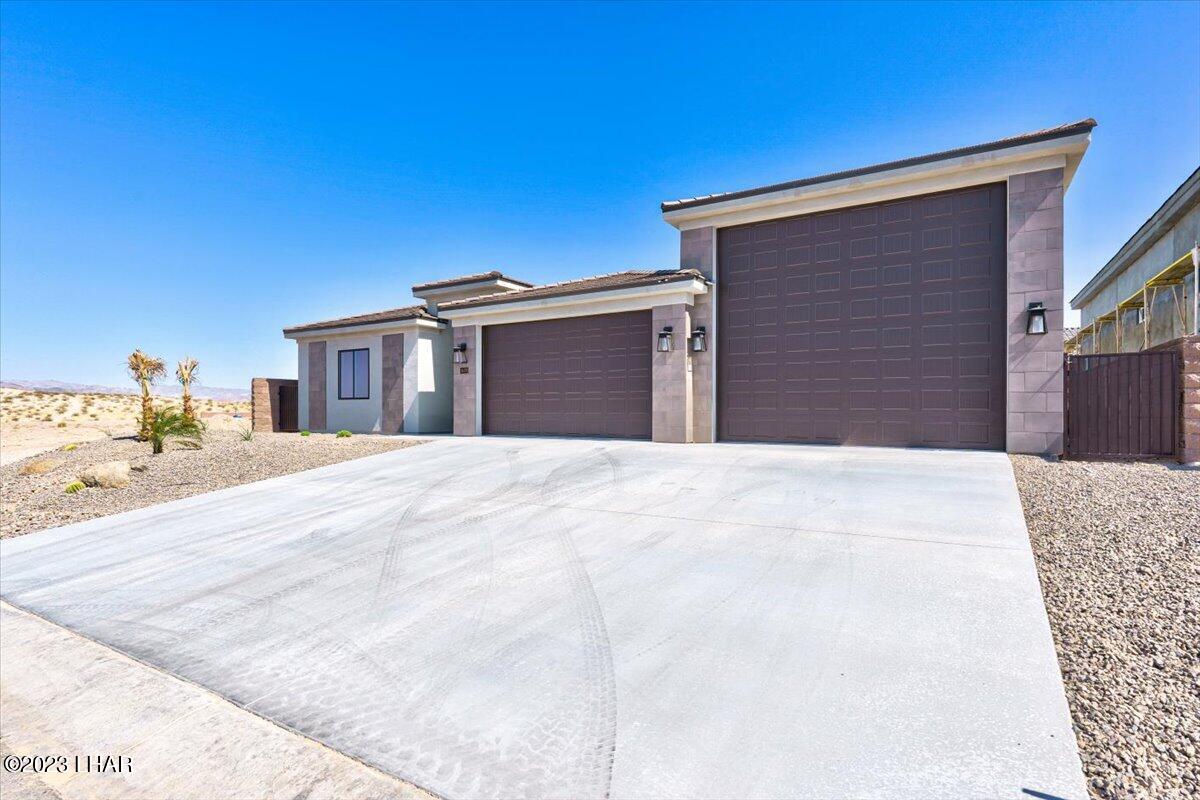 1659 E Sandra Dr