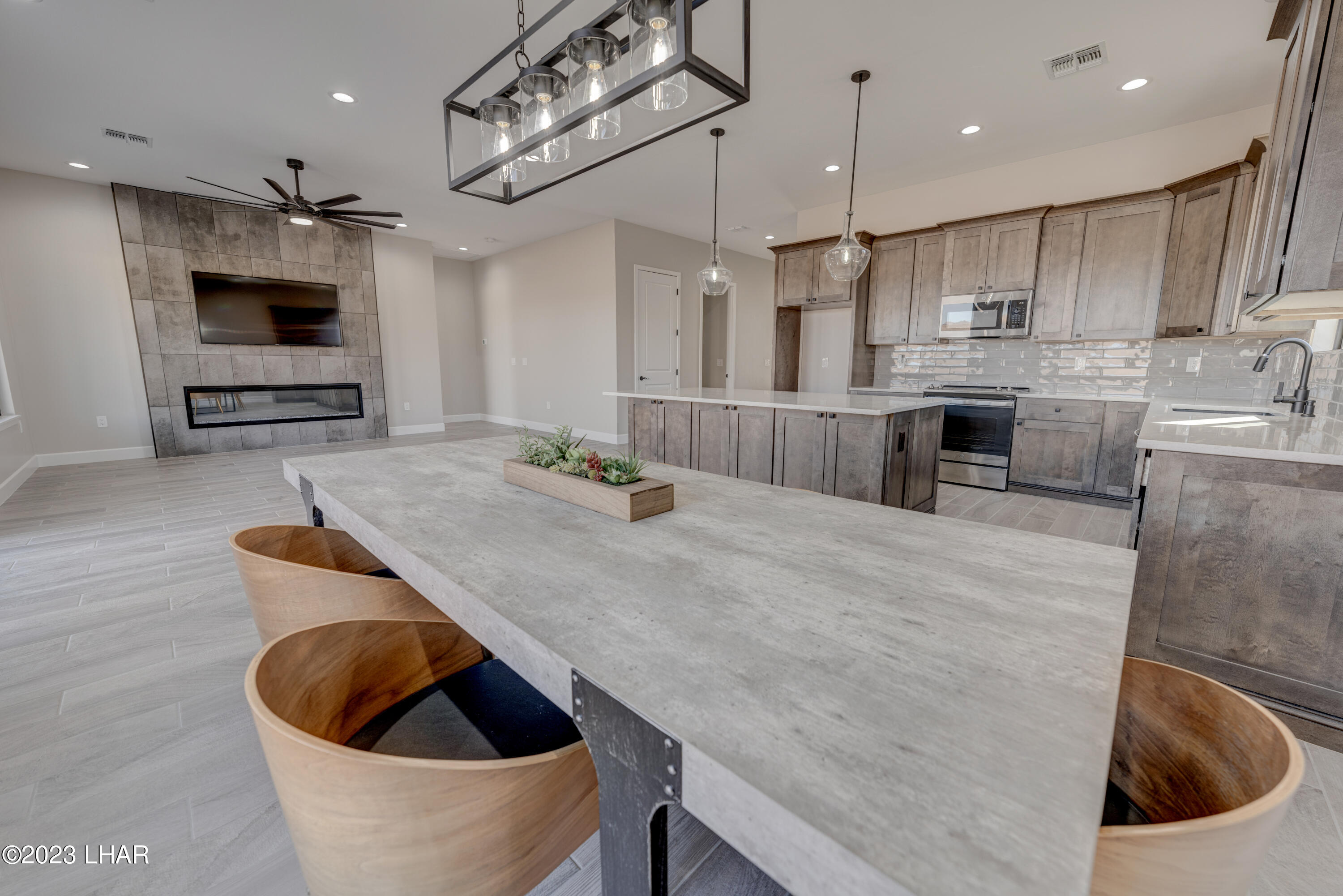 1824 The Jewel On-Your-Lot Plan