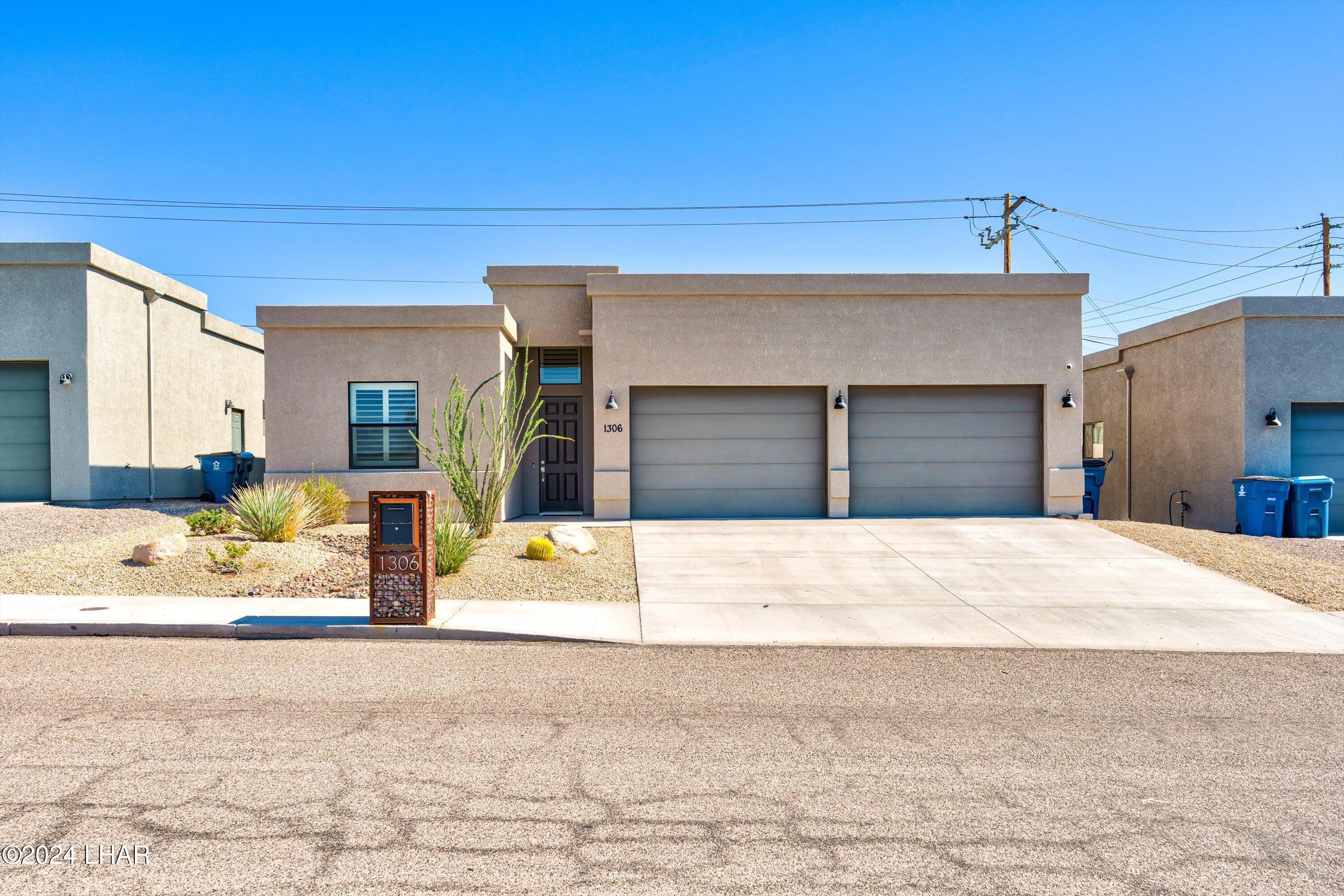 1306 Lobo Dr