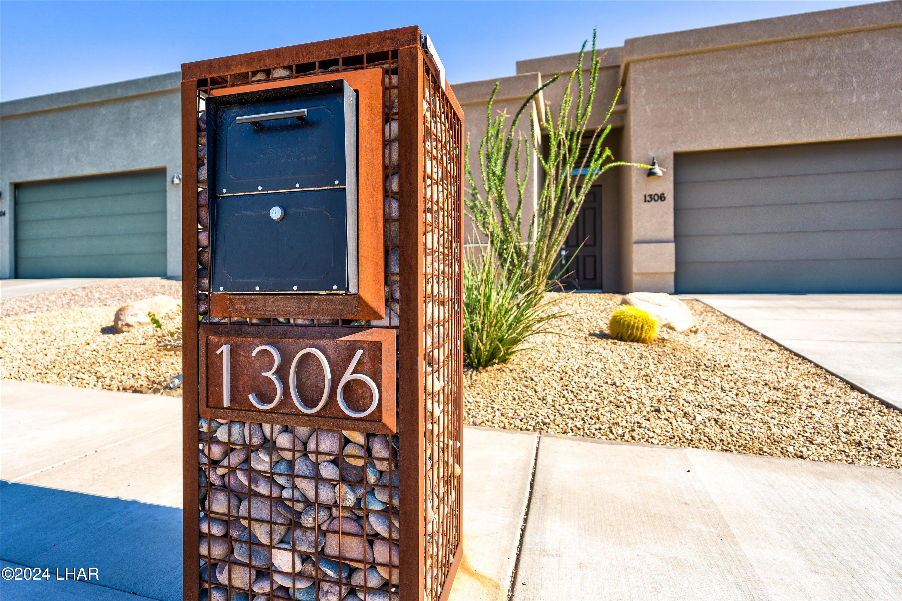 1306 Lobo Dr