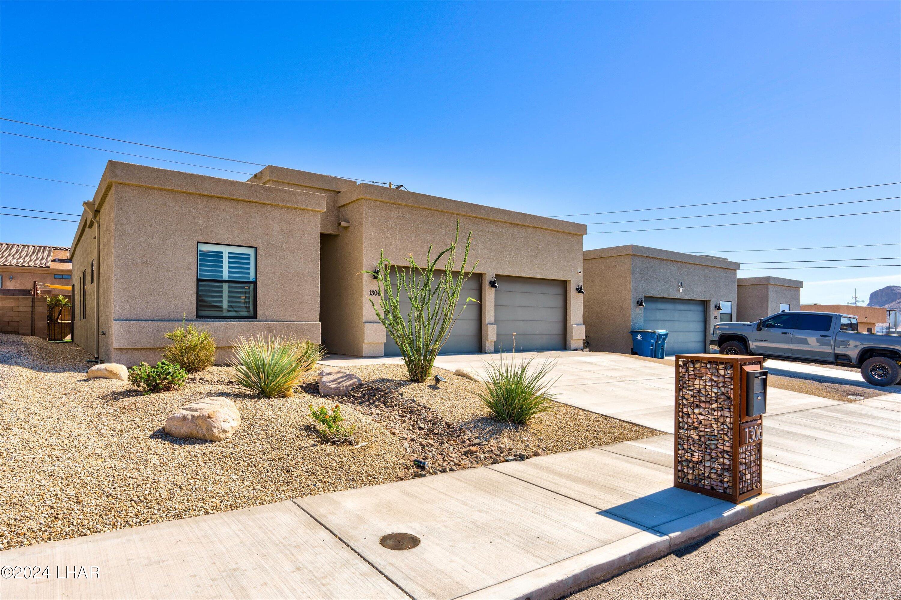 1306 Lobo Dr