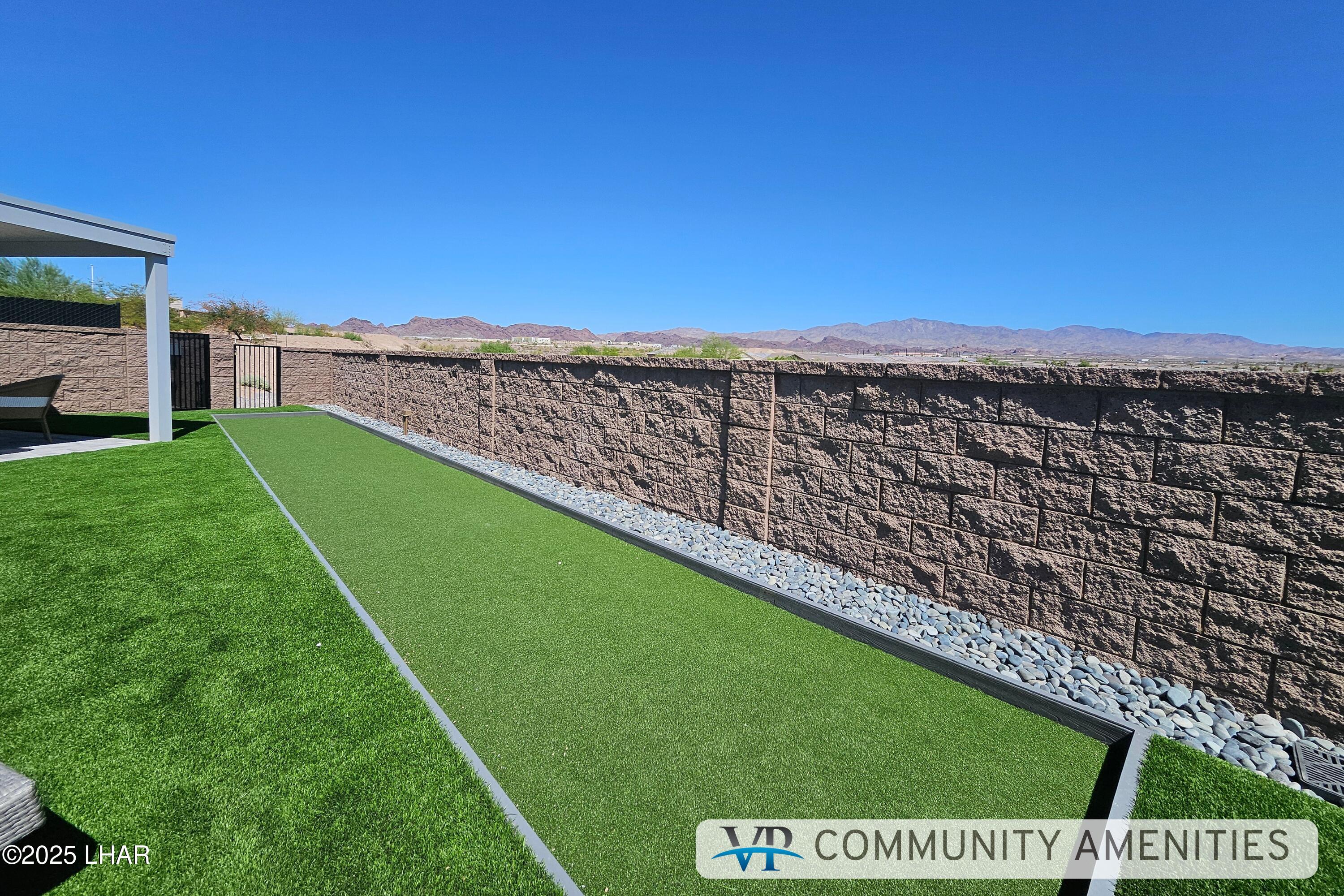 1534 E North View Dr