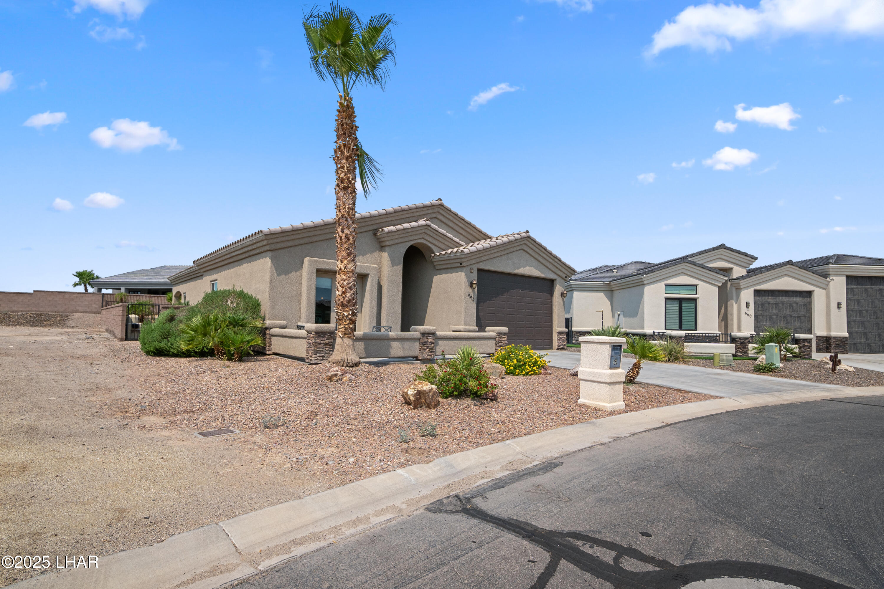 662 Island Dr