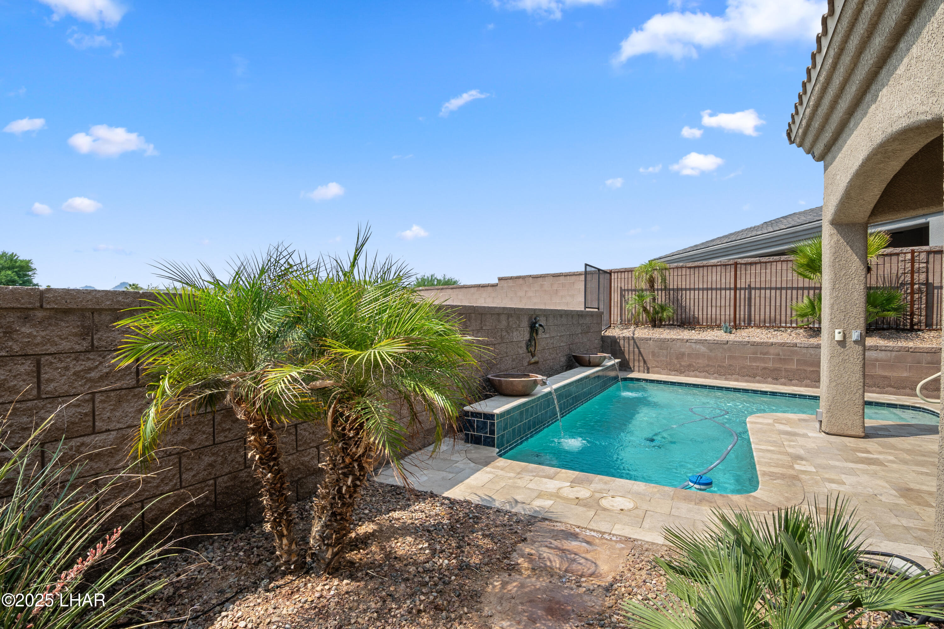 662 Island Dr