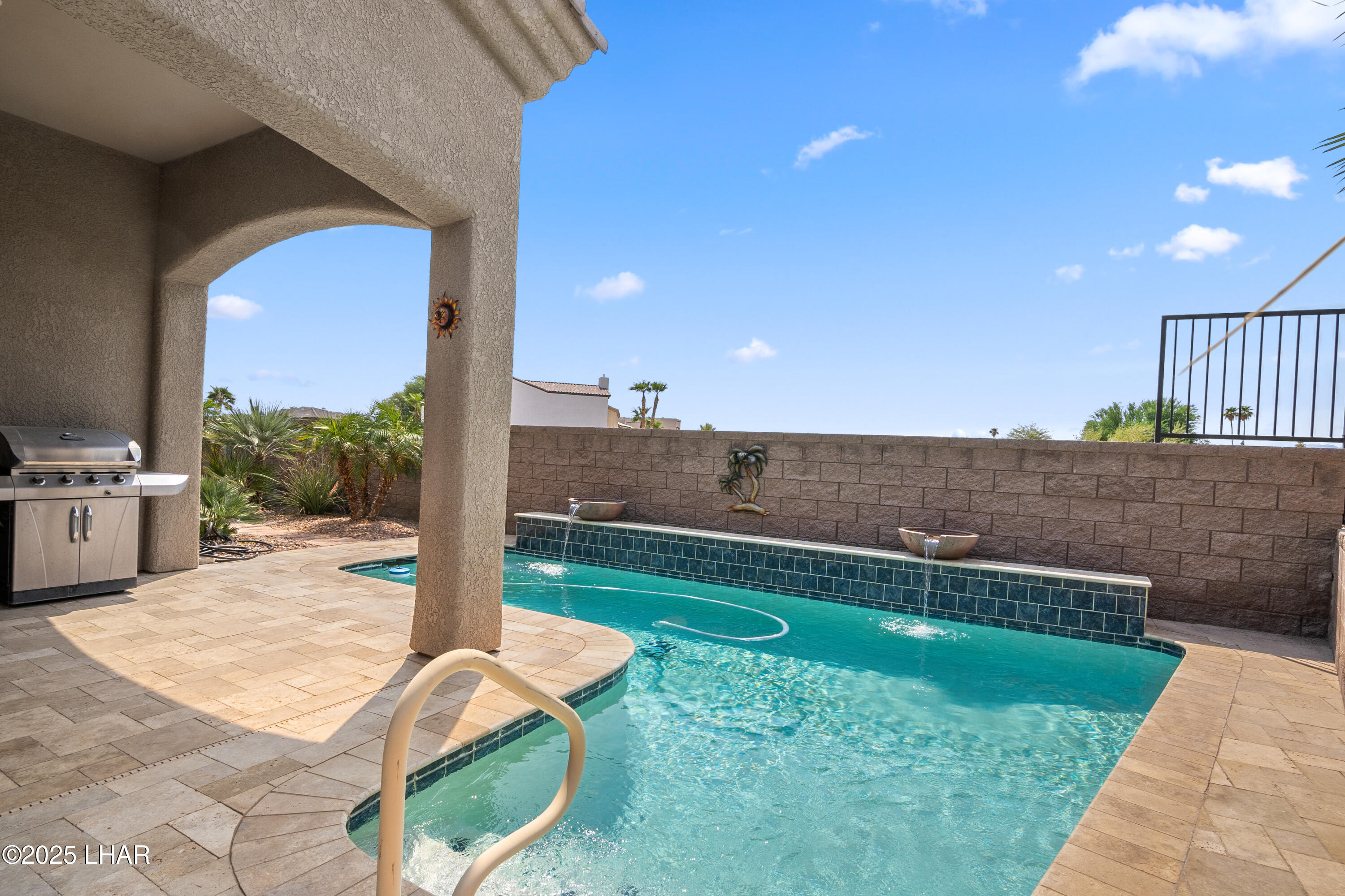 662 Island Dr