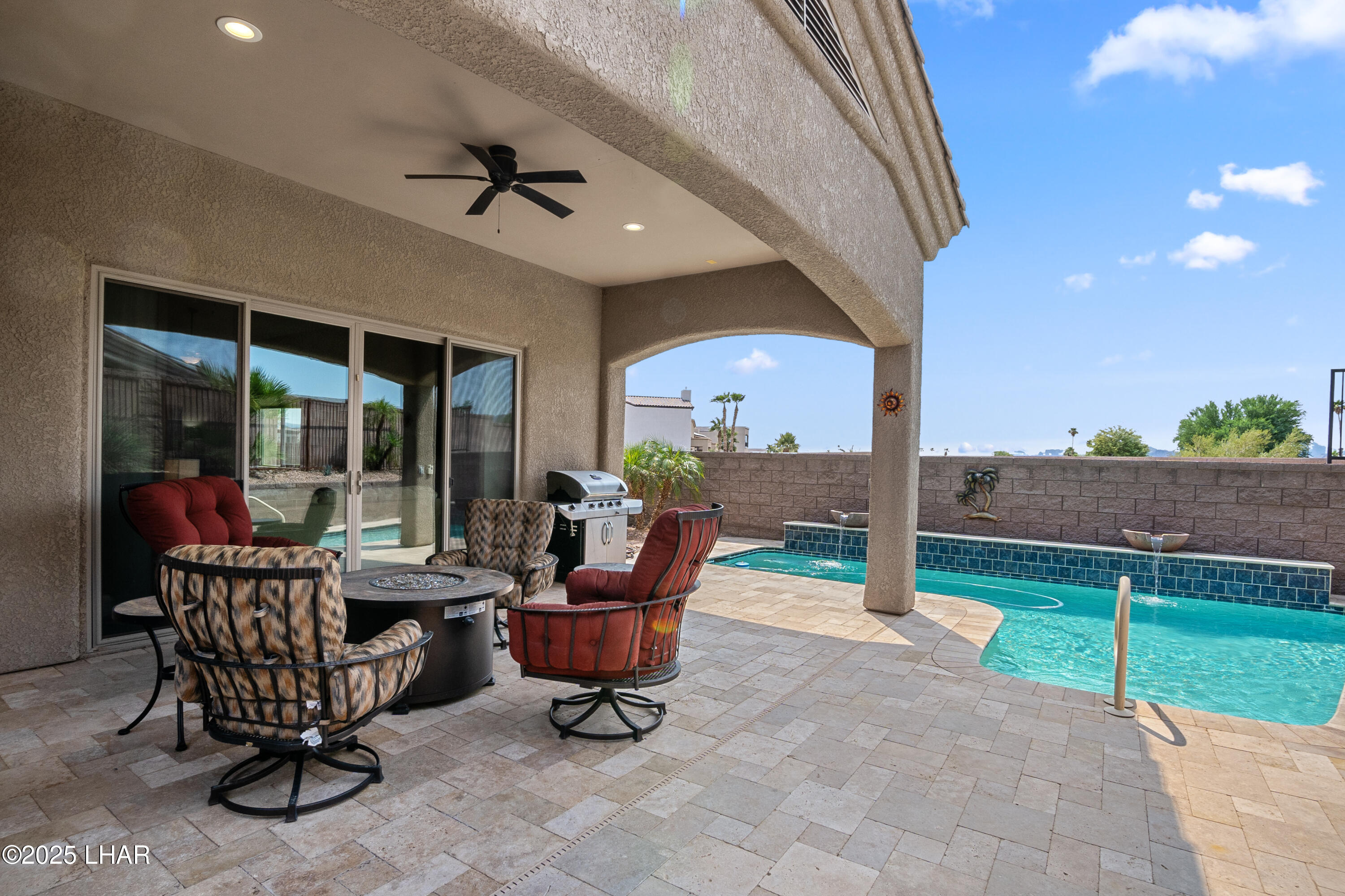 662 Island Dr