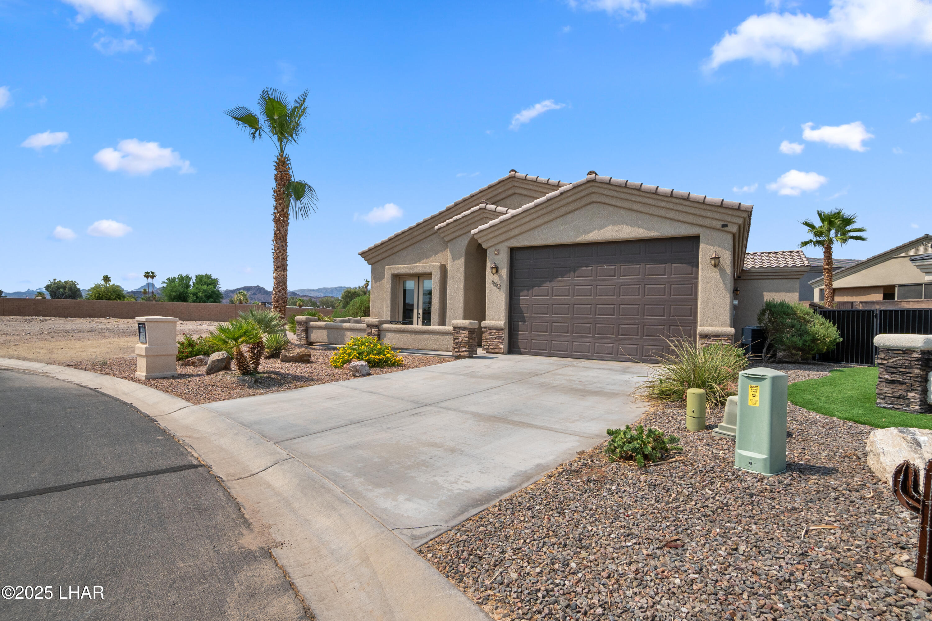 662 Island Dr