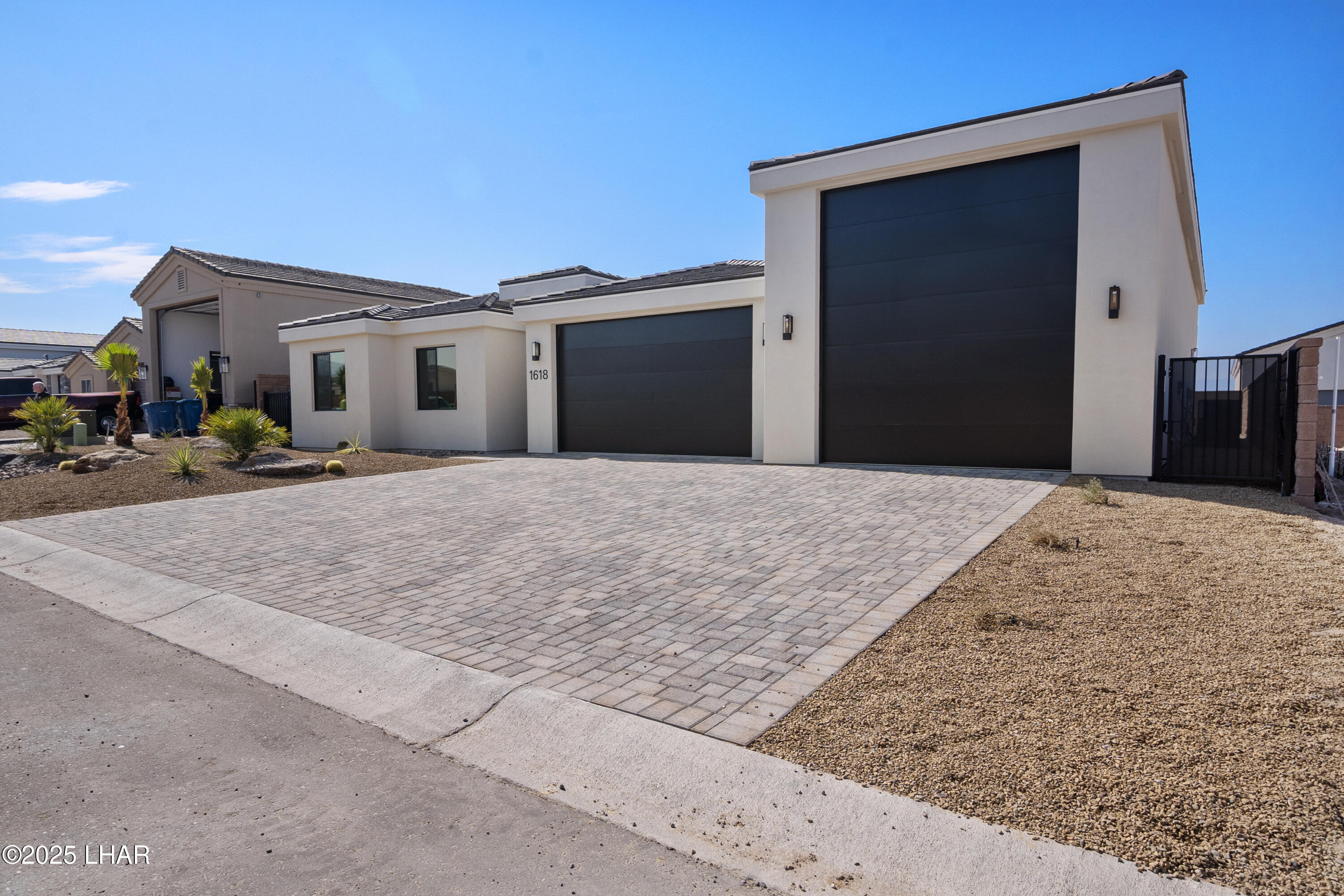 1618 E Sandra Dr, L