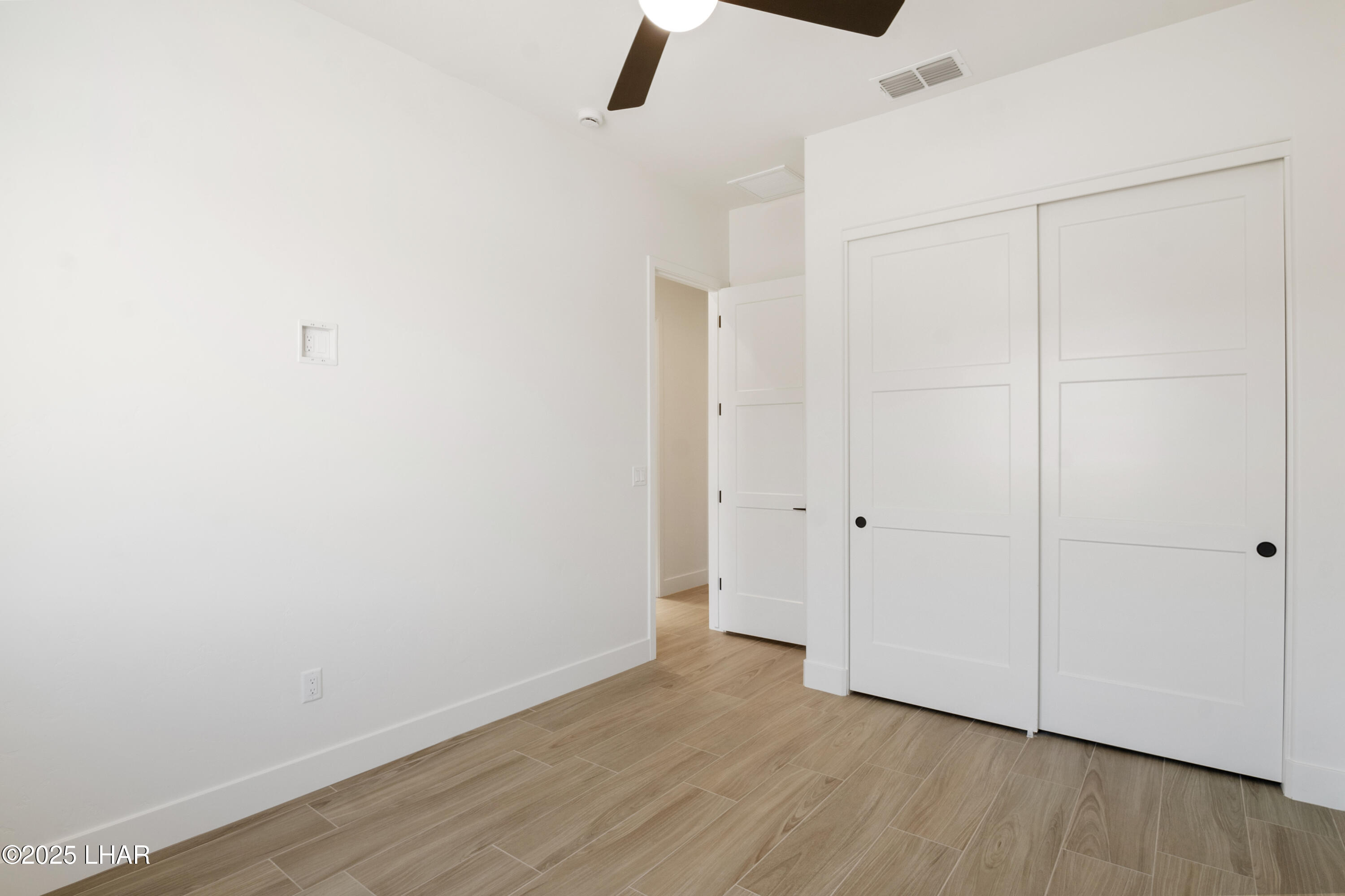 1618 E Sandra Dr, L