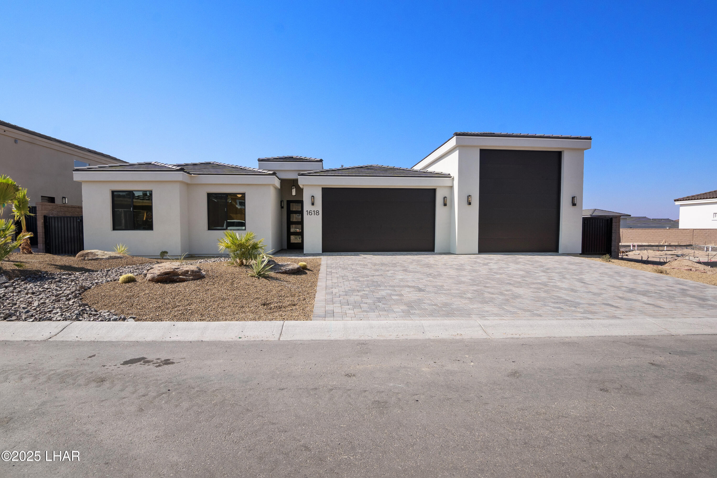 1618 E Sandra Dr, L