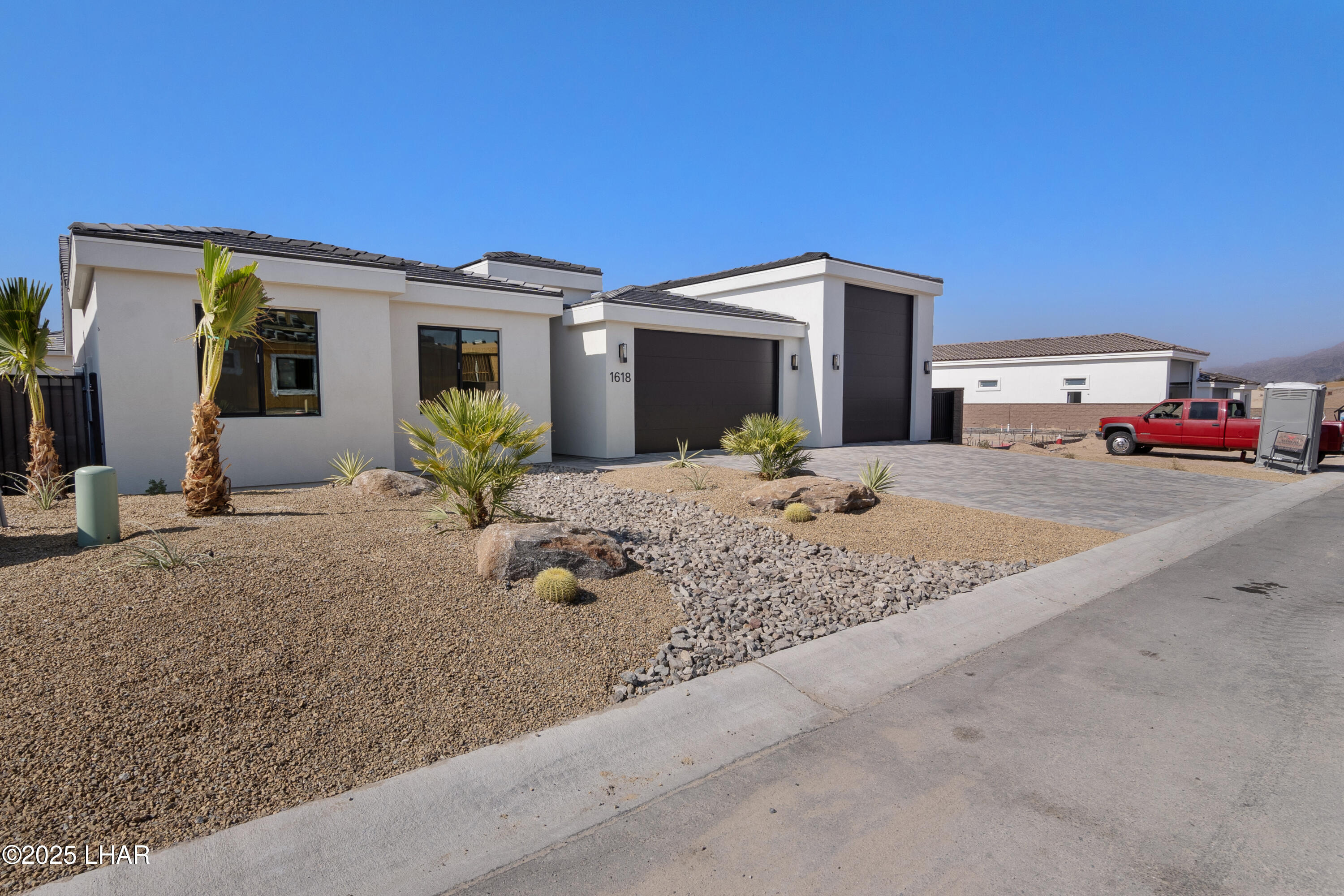 1618 E Sandra Dr, L